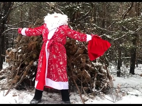 Russian santa claus jerks off his big dick in the forest and sends his sperm as a gift for the new year 2022!